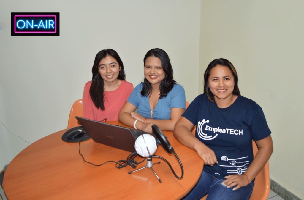 En la foto: Fátima Flores, Fabiola Alfaro y Marjorie Palma